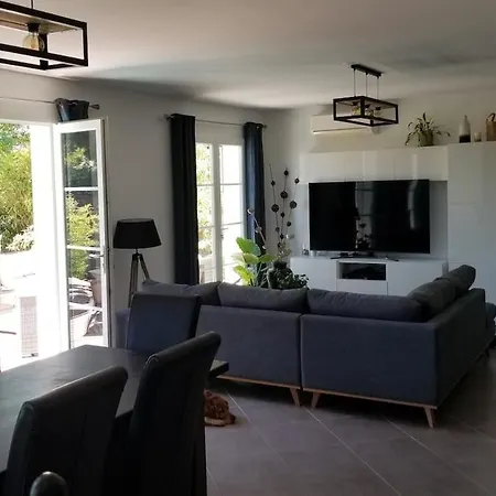 Bastide Avec Jardin Arbore, Piscine, Proche Plages *