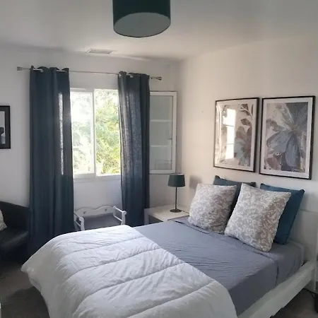 Bastide Avec Jardin Arbore, Piscine, Proche Plages Villa