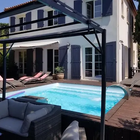 Bastide Avec Jardin Arbore, Piscine, Proche Plages *
