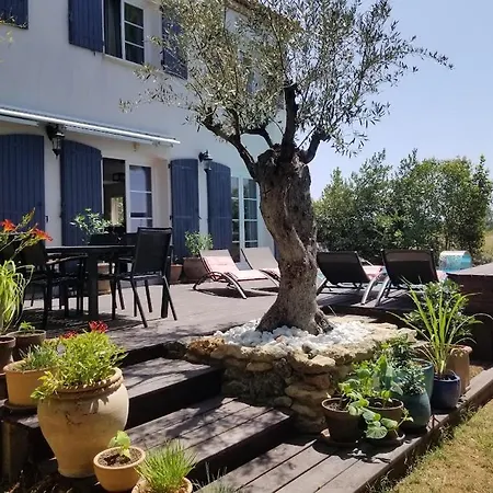 Bastide Avec Jardin Arbore, Piscine, Proche Plages *