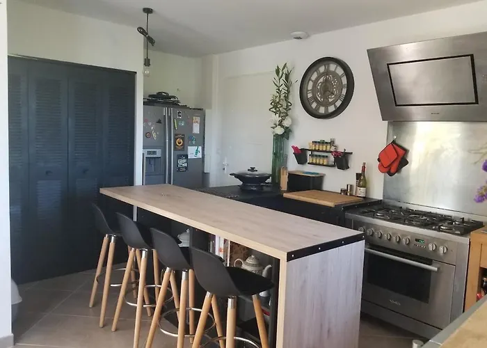 Bastide Avec Jardin Arbore, Piscine, Proche Plages *